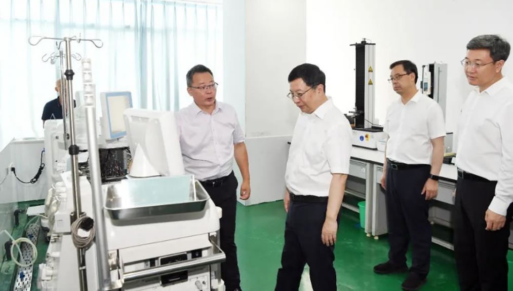 重慶市委副書記、市長胡衡華蒞臨山外山公司調研